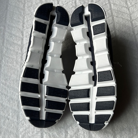 Men’s On Running Cloud Sneakers - Navy. - Picture 14 of 16